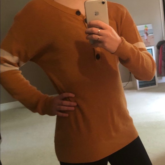 🍂 AE Buttoned Sweater 🍂 - Picture 3 of 4